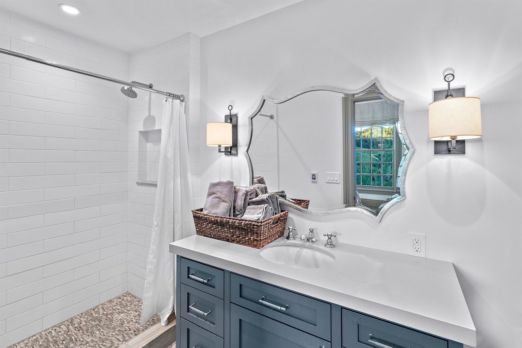 En-suite bathroom — navy vanity